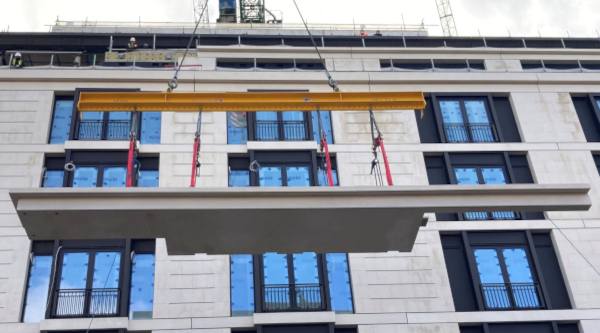 Cost Effective Lifts Of Up To 500 Tonnes From Stock