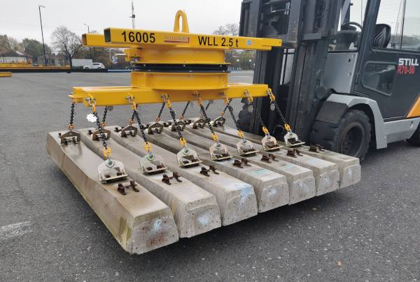 7 Sleeper Lifting And Rotating Device Designed For Use On A Telehandler