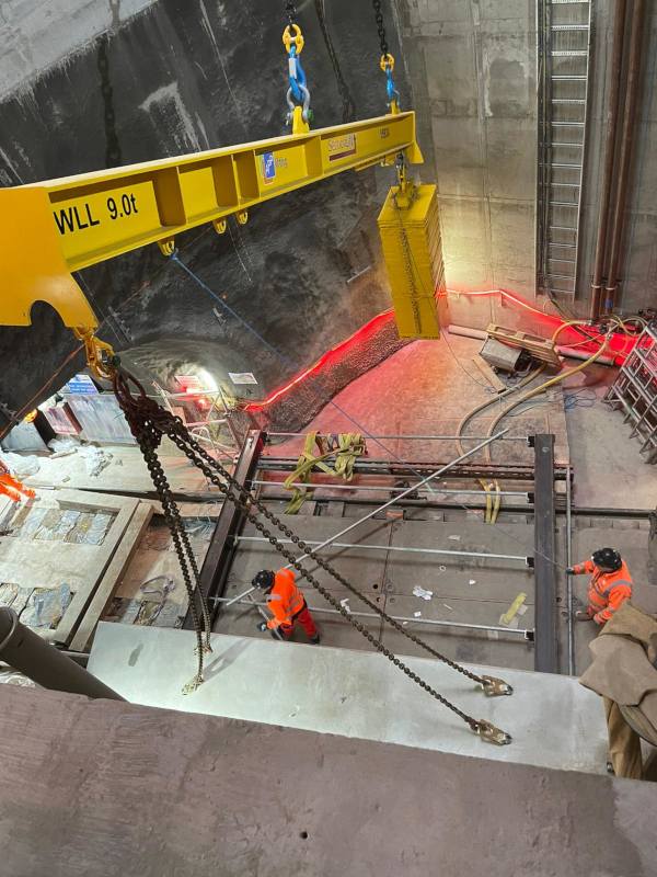 9 Tonne Counter Balance Beam Positioning Concrete Floor Planks Is A Shaft