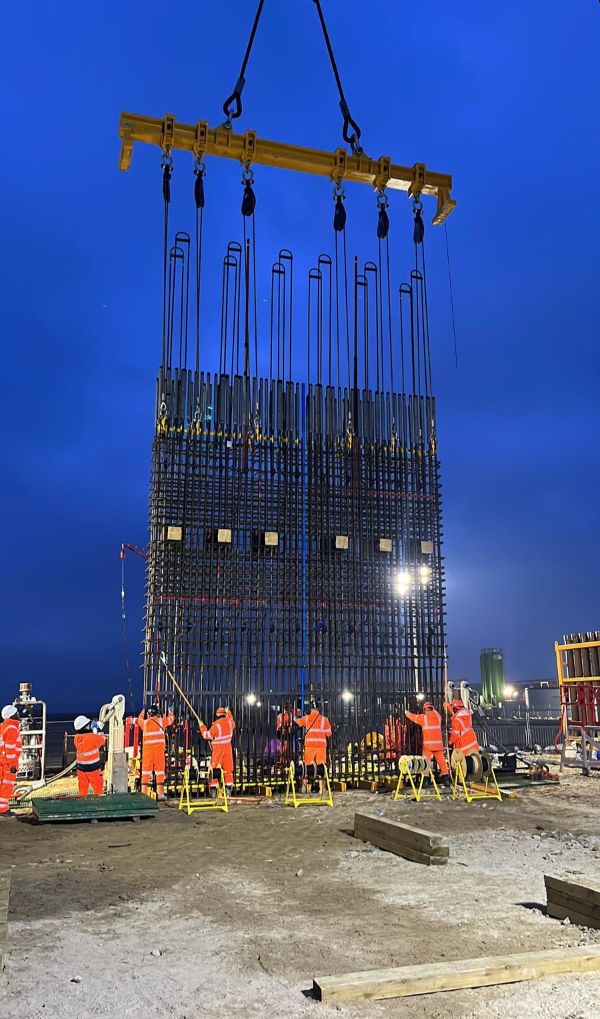 120 Tonne Adjustable Multi-point Lifting Beam Assembling And Positioning Rebar Cages For The New Sea Wall At Ardersier Port In Scotland